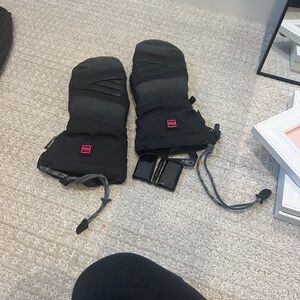 Unisex Outdoor Research Heated  Mittens Size Medium/8 and Winter Gloves